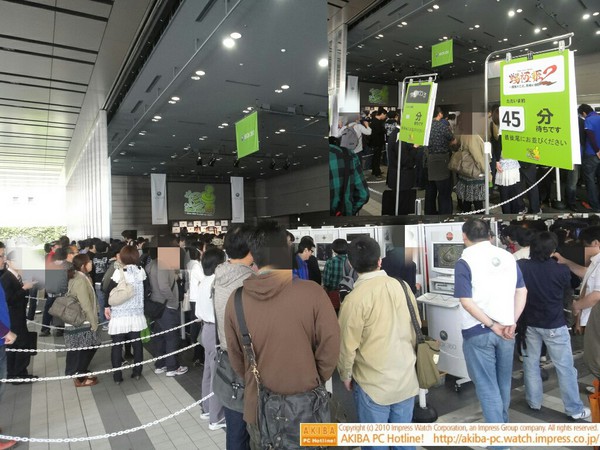 ベルばらでは「春のXbox 360祭」実施中。ゲームタイトル毎に列があり人気タイトルには「○分待ち」の表示あり。