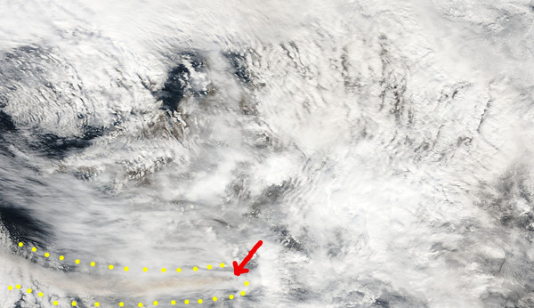 Iceland: volcano ash blowing west
