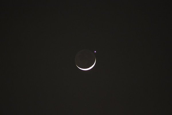 月と金星の最接近あたり。あと少しで月に隠されそうだったけどそうはならず。