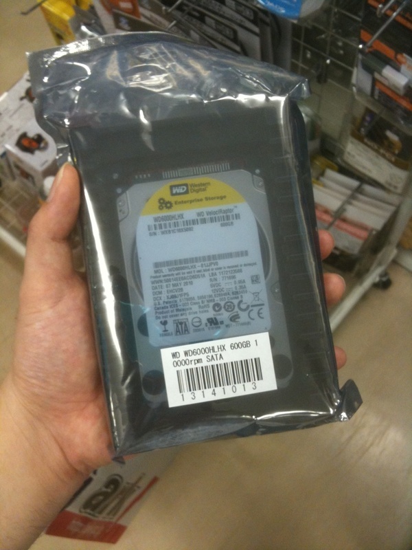 最速のSerial ATA-HDD「Raptor」の最新モデルWD6000HLHX(
10,000rpm,6Gbps,600GB)が発売。価格は32,980円(パソコンショップ アーク)。