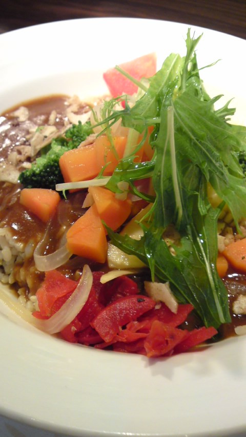 きょうはカレー。玄米とはおらなんて健康的w
