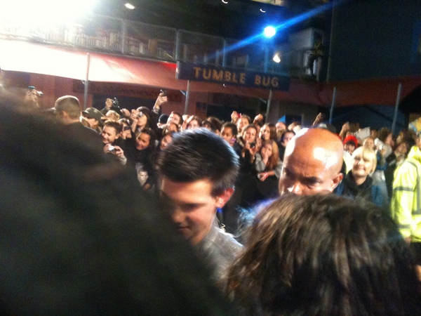 Taylor coming over, here is when the screaming fans bowled me over... :/