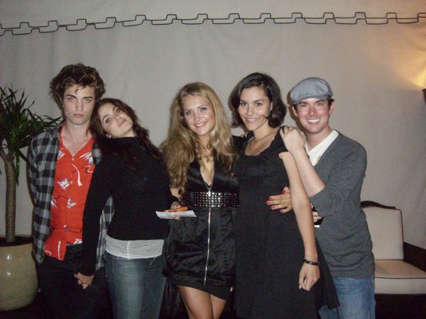 @robstenguide . Te odeio, Nicole Houston Reed.