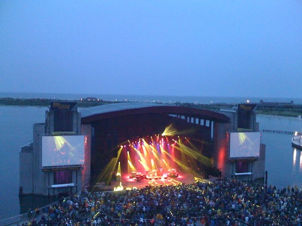 Phish at Jones Beach! Theeeeeey're baaaaaaack!