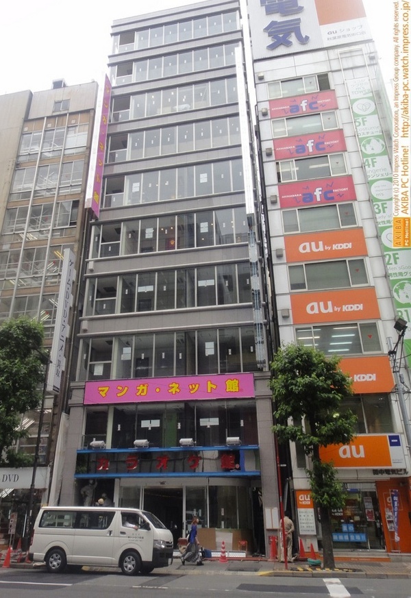 秋葉原駅南交差点の東京シティ信用金庫秋葉原支店跡地に「カラオケ館 秋葉原本店(仮称)」「マンガネット館 秋葉原店(仮称)」が6月中旬オープン。カラオケ館は昭和通り側の秋葉原店に続いて秋葉原2店舗目。