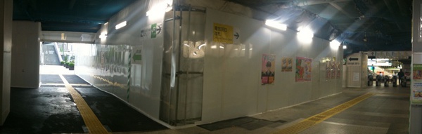 新しい電気街口出口の通路はこんな感じ。結構短くなりました。