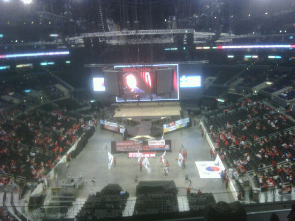 We jus moved to staples center with JY!! 대한민국 화이팅 :)