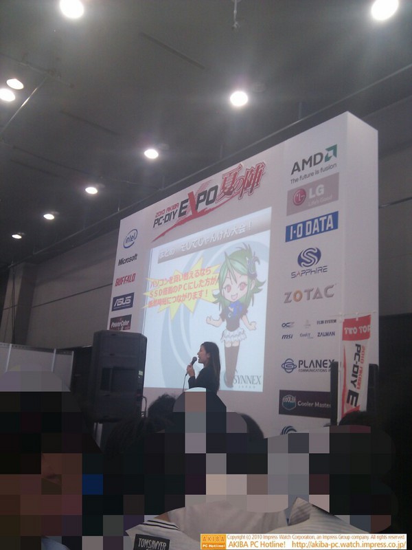 PC-DIY EXPOでシネックスがプレゼン中。シネックスの萌えキャラ？がスライドに登場。