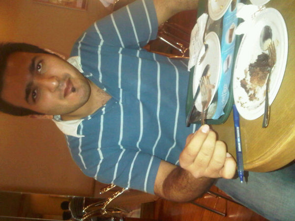 This is virat kohli's manager vaibhav stuffing his face! Virat pls give him sum fitness tips!!!
