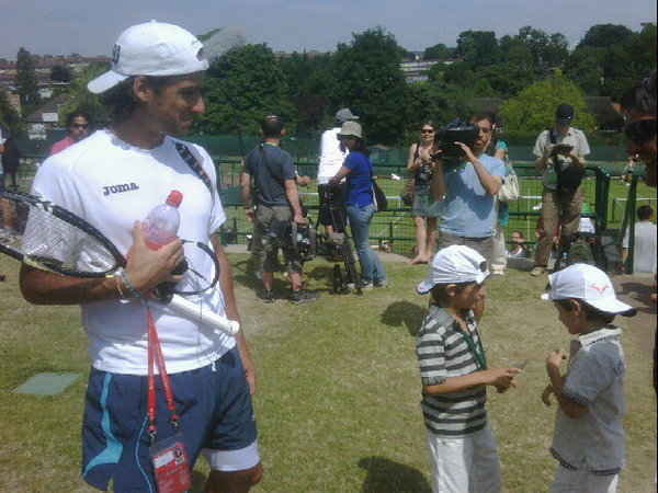 Feliciano Lopez and his band of junior impersonators @Wimbledon practice courts