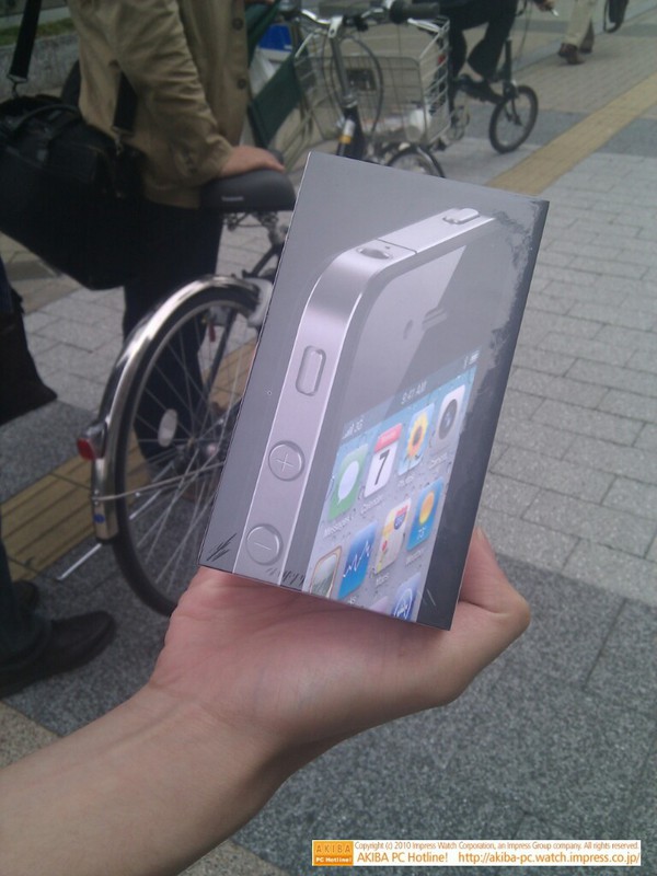 iPhone 4のパッケージ。