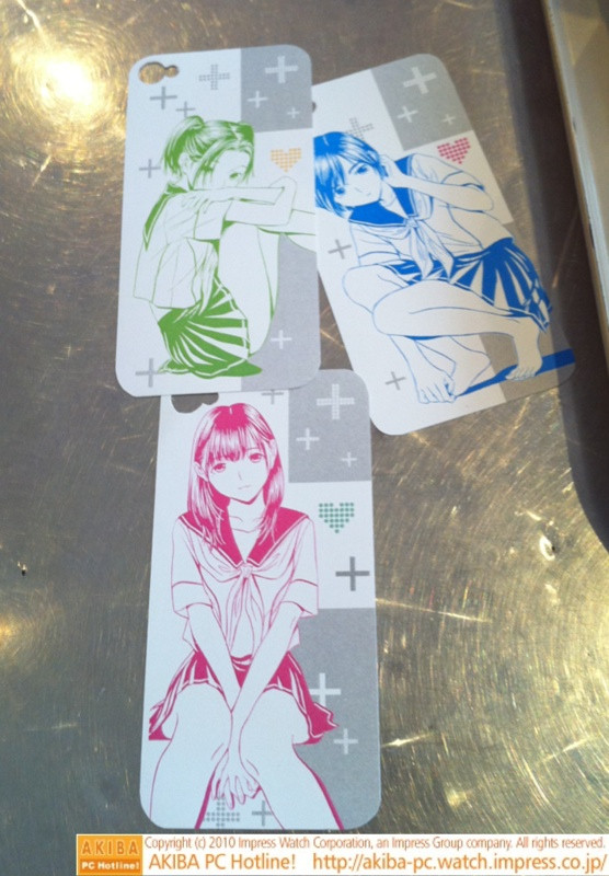 リナカフェで @nurukan 氏がラブプラスのiPhone 4裏面痛シートを披露中。