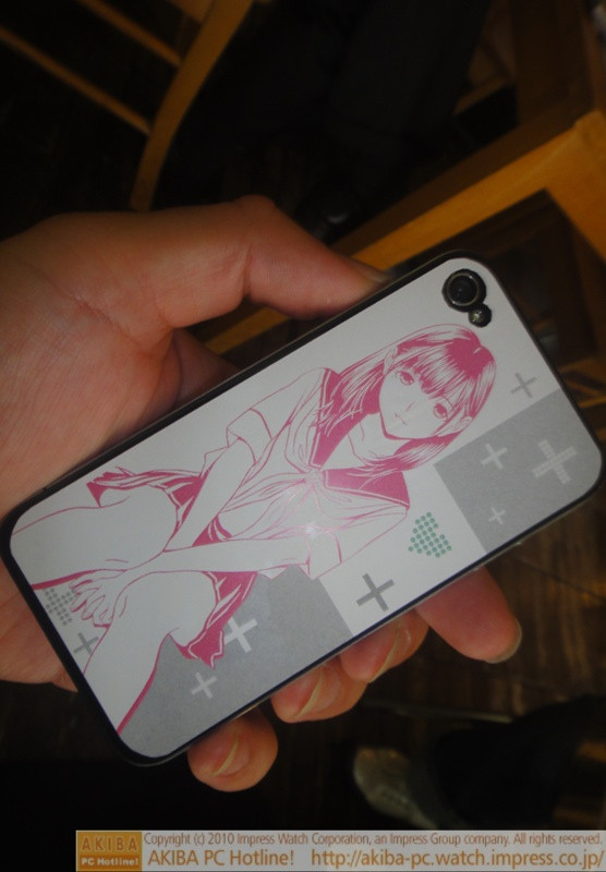 ラブプラス痛シートをiPhone 4背面に貼ったところ。 @nurukan し作。