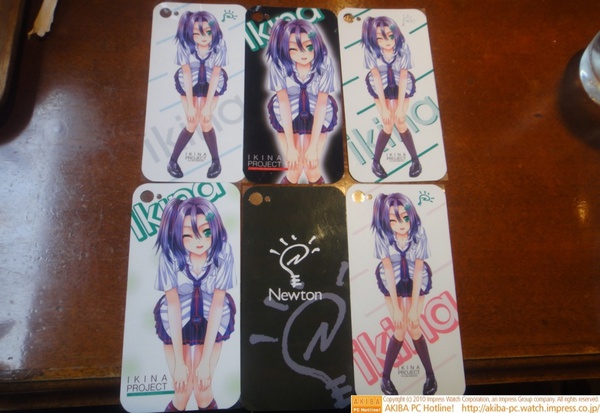 自作PC系キャラのiPhone 4痛化がどんどん進む…。 @swd38 さんはAMDファンキャラクターIkinaのiPhone 4背面用シールを作成。なぜかAppleのPDA Newtonのーシールも。