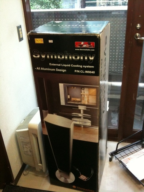 巨大水冷キットSymphonyのジャンク品がCUSTOMで10000円。保証無し。