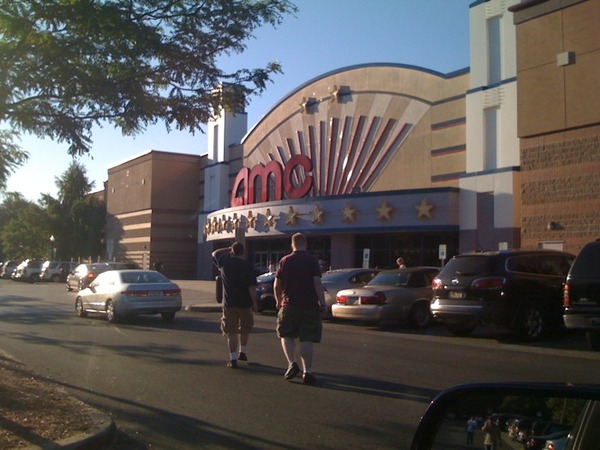 Just one of the theaters @Twilight cast members are going to. This one in Clifton, NJ: 