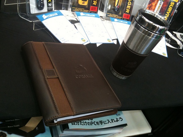 AKIBAXのCorsairブースでは、Corsair製品購入者にCorsairボトルなどをプレゼント中。その旨担当者に言って欲しいとのこと。