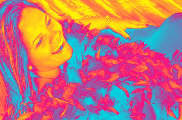 No dia mundial do rock, fundo novo pro twitter: foto bem psicodélica (estilo Andy Warhol) 