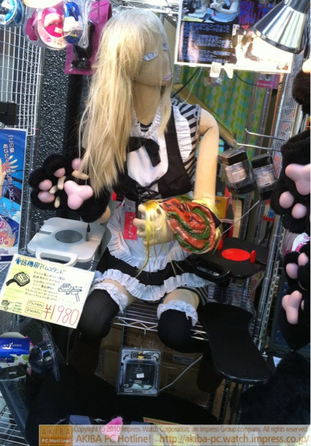 サンコーちゃん、お面はずれる。