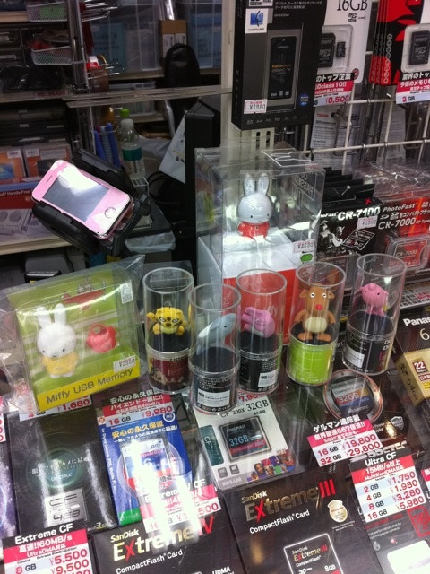 パソコンハウス東映で販売中の動物USBメモリいろいろ。