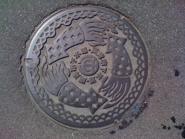 両津のマンホールです。 #manhotalk 