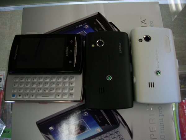 Xperia.mini.pro.追加で2色入荷しました。全部で赤黒白の３色販売中です。