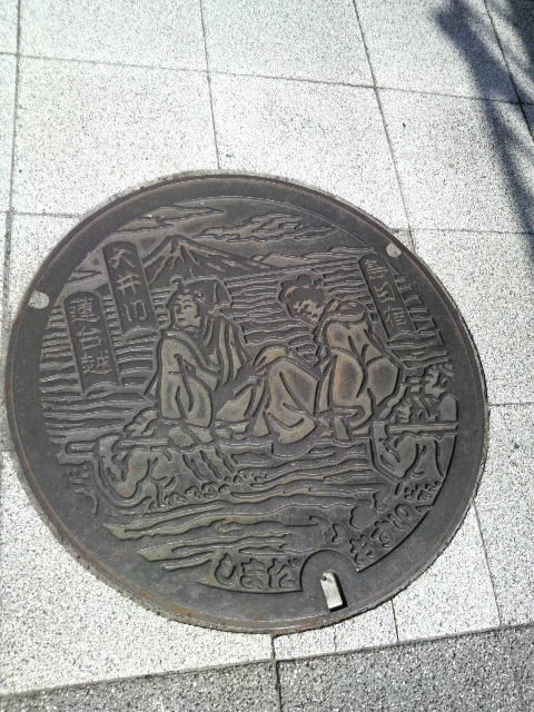 静岡県島田市なう。マンホールで現在地アピール。
