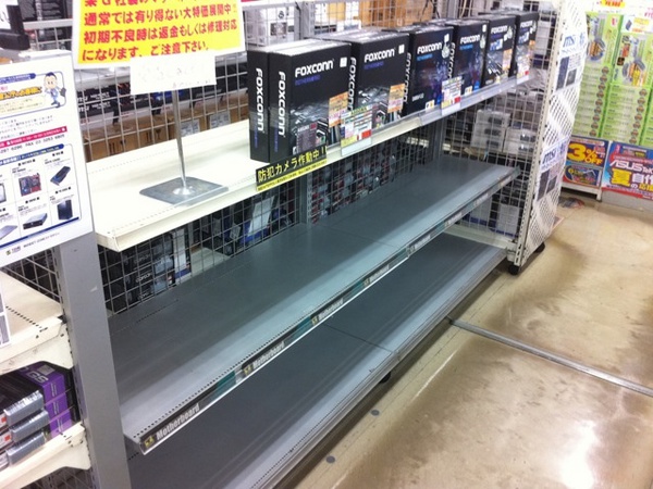 T-ZONEのGIGABYTE処分セールは終了。通常価格の半値くらいで売っていた模様。現在、棚にはFOXCONN製品が陳列されている。なお、GIGABYTE製品の取り扱い再開については検討中とのこと。