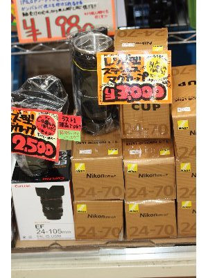 レンズ風マグカップですが2号店に全在庫集めました！結果C社1個、N社9個でございます。