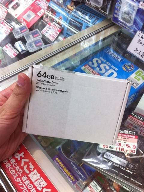 Crucial製SSDの白箱パッケージがパソコンハウス東映に入荷。並行輸入品。