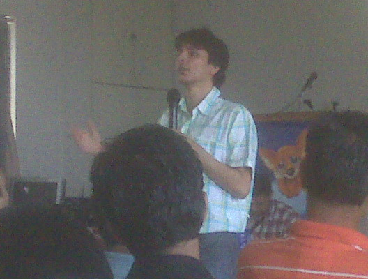 @ankeshk moments after getting off a chair. Also, caried index cards. So cute! #blogcamppune