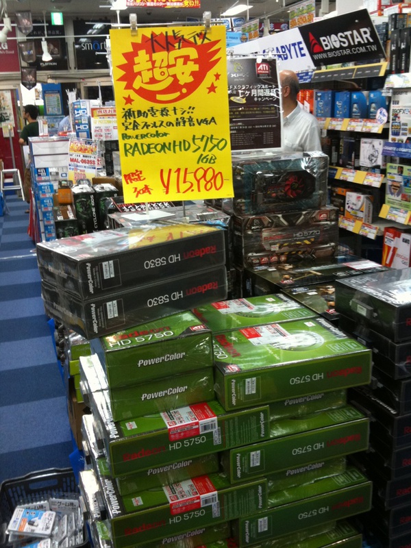 ファンレス/電源コネクタレスのRaseon HD 5750がTWO TOP秋葉原本店に再入荷。在庫は30個。