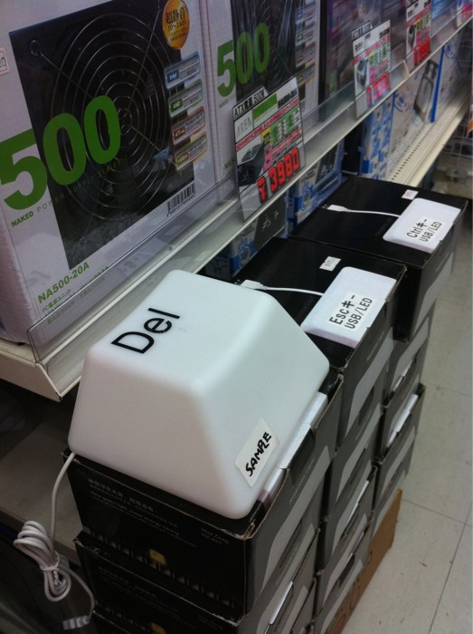 キートップ型のUSBライトが再入荷しました。今回は、Del ctrl escの3種類です。980円。
http://j.mp/9y5o6E
