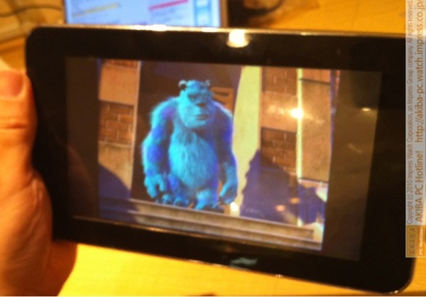 ioPadにはVideoPlayerが標準で入っており、本体内にあるサンプル動画が再生できる。640x480のAVIがスムーズに再生される。が、このサンプル、なぜかディズニーのMonsters,Incのショートムービー。