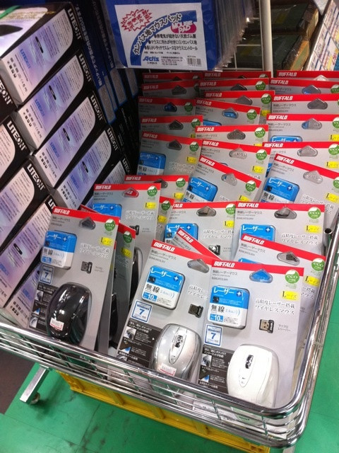 小型レシーバー採用のワイヤレス5ボタンレーザーマウスがTSUKUMO ex.で980円。バッファロー製。