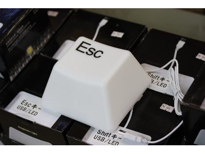 キートップ型 USBインテリアライト　Ctrl、Shift、Del、Escの4種類が入荷しました。￥980