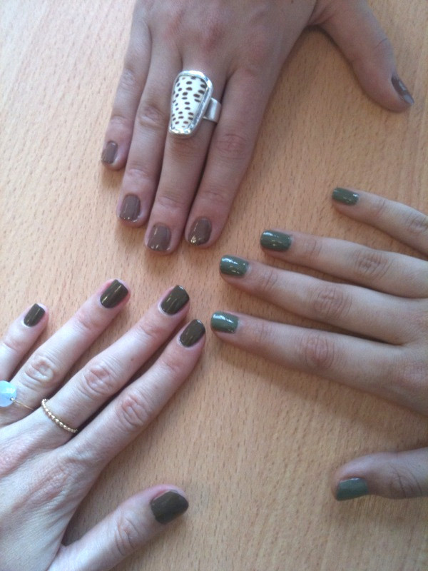 We just tested the Khakis of Chanel. From left to right: Khaki brun, Khaki rose &amp; Khaki vert. Pick your favorite.