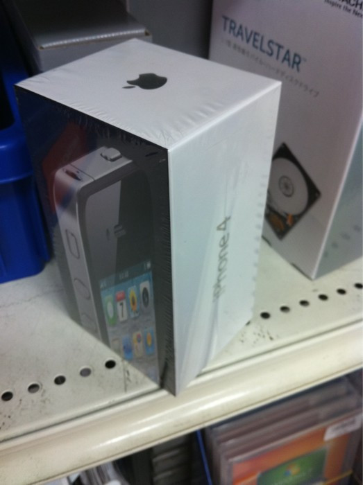 出遅れた感じですが
iPhone4 32GB 香港 SIM LOCKFREE
入荷しました。
119800円です
