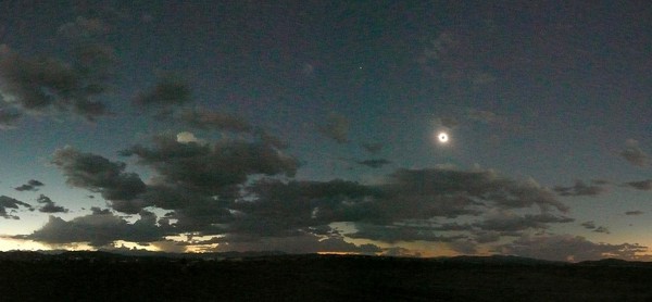 Another panorama from the 2008 total solar eclipse in China, like http://twitpic.com/2knuo6 but with a different picture used for the right half. At the time I didn't even think about the possibility of stitching these pictures - actually just *taking* them (no tripod) had been a spontaneous idea ...