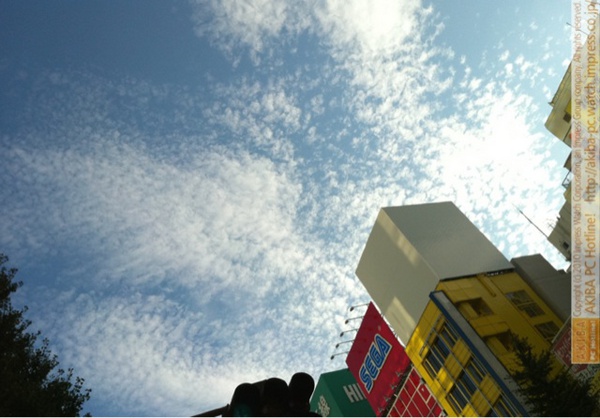 残暑厳しいアキバの空にも秋の雲。
