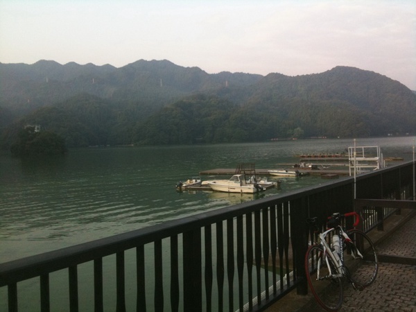おはようございます。相模湖から。