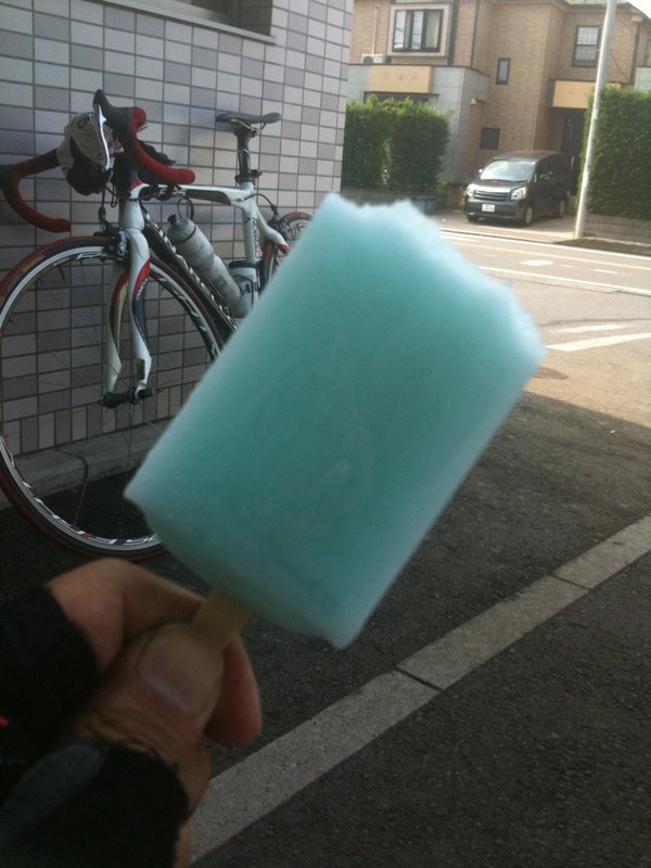 またまたガリガリくん。この30時間で飲み食いだけで7000円使ってる。コンビニばっかりなのに。