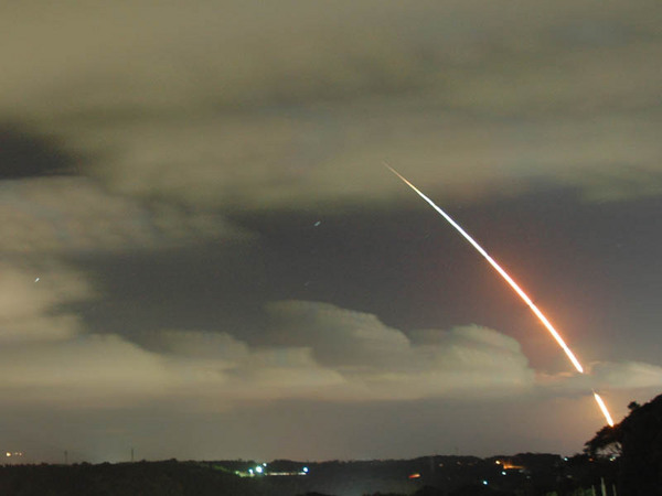 鹿児島市から見えたＨ２Ａロケット18号機「みちびき」の打ち上げ。すぐに雲に隠れてしまった。