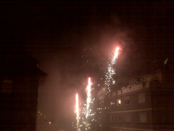 Feuerwerk aus dem Fenster fotografiert in Stuttgart West