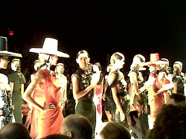 Models lined up and clapped for Carolina Herrera. #nyfw #mbfw