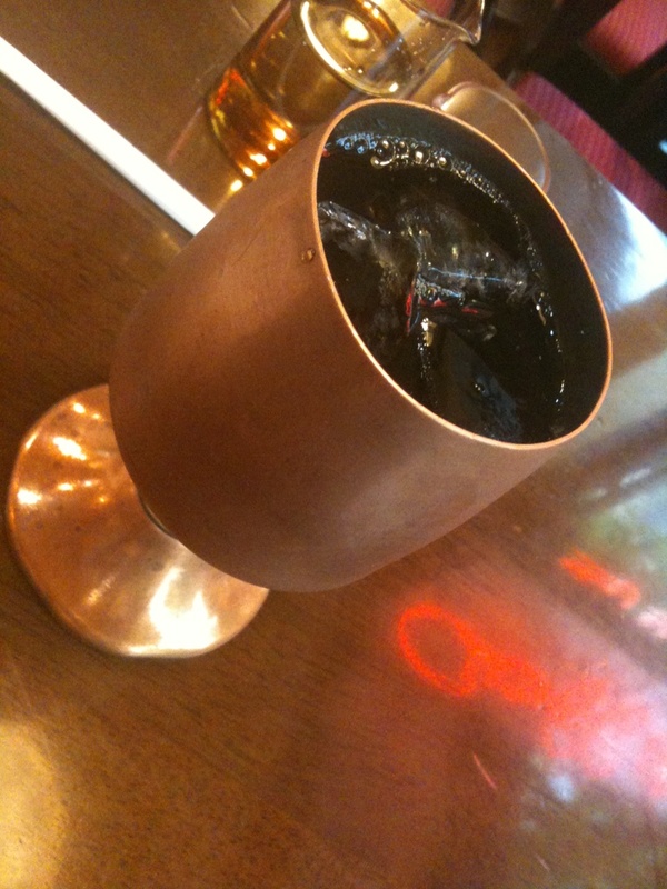 久々に普通の喫茶店らしい店に入った。麹町にいます。