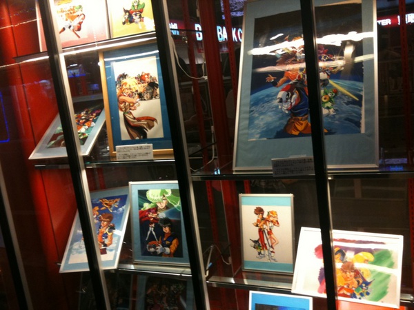 本日のまんだらけショウケースはアニメーター系同人誌特集。東京マグニチュード「0.8」やコズミックファンタジーの同人誌が展示されてます。
