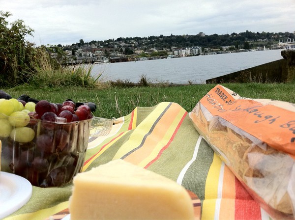Impromptu picnic makes me want to watch the Eames Powers of Ten film. 