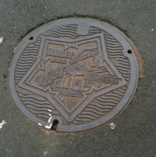 五稜郭前のマンホール、その１ #TwitPict