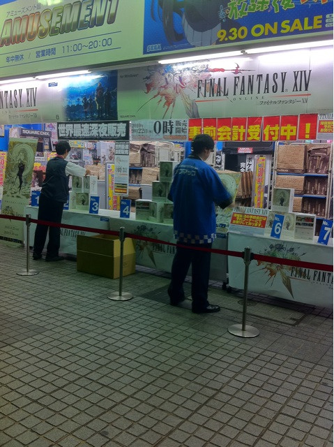 ソフマップアミューズメント館の店頭は、FF XIV深夜販売の準備が着々と進んでいます。